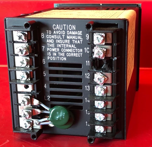 Honeywell UDC2000 (DC2004-1-0000-0000-00-0111) Temperature Controller