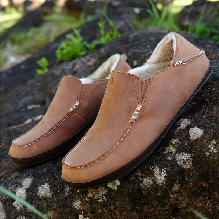 Olukai Men's Moloā Slipper Toffee Dark Wood