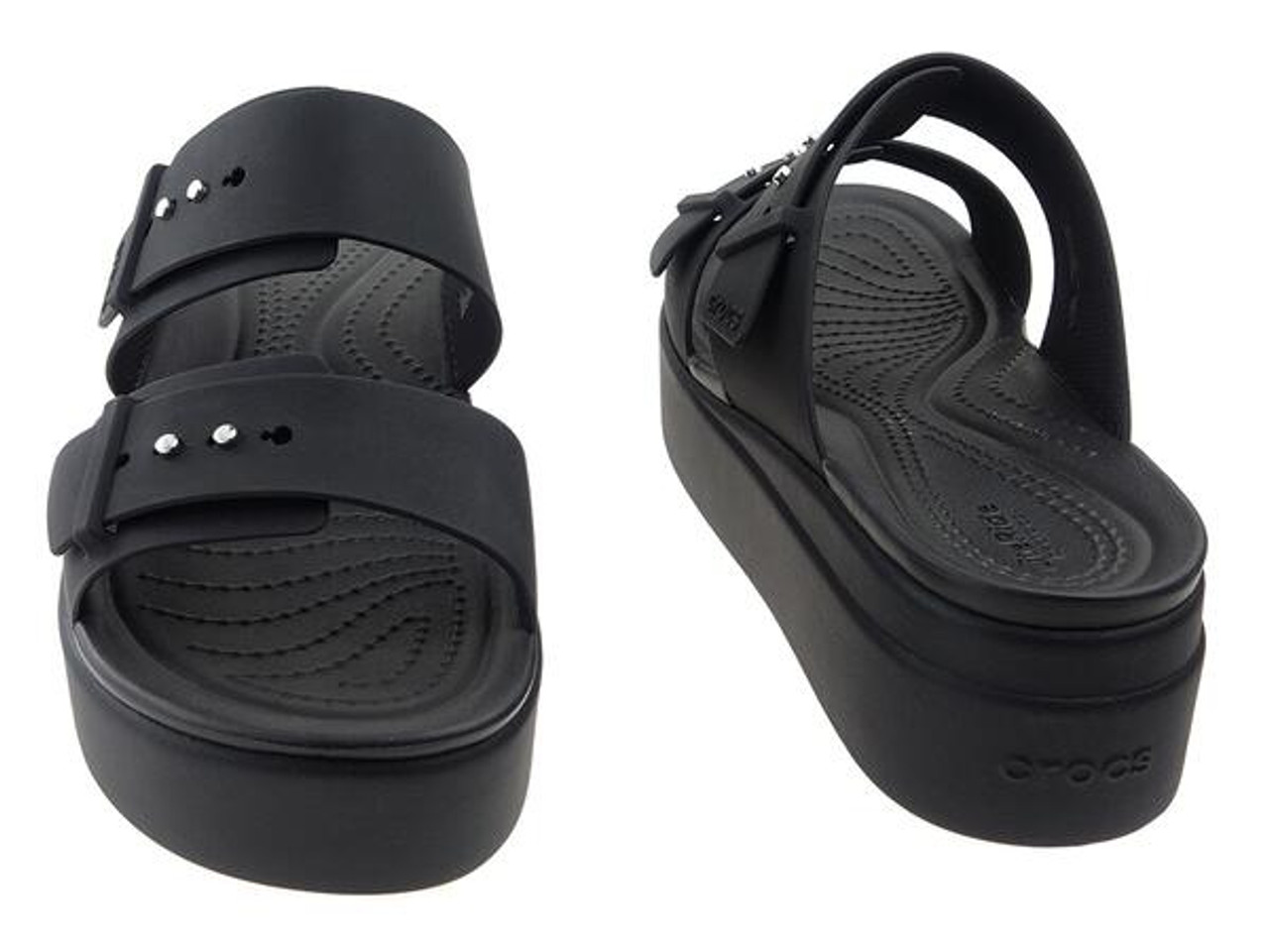 crocs Brooklyn Buckle Low Wedge W  22㎝ Amazon.com | Crocs Womens Brooklyn Buckle Low Wedge Chalk 5