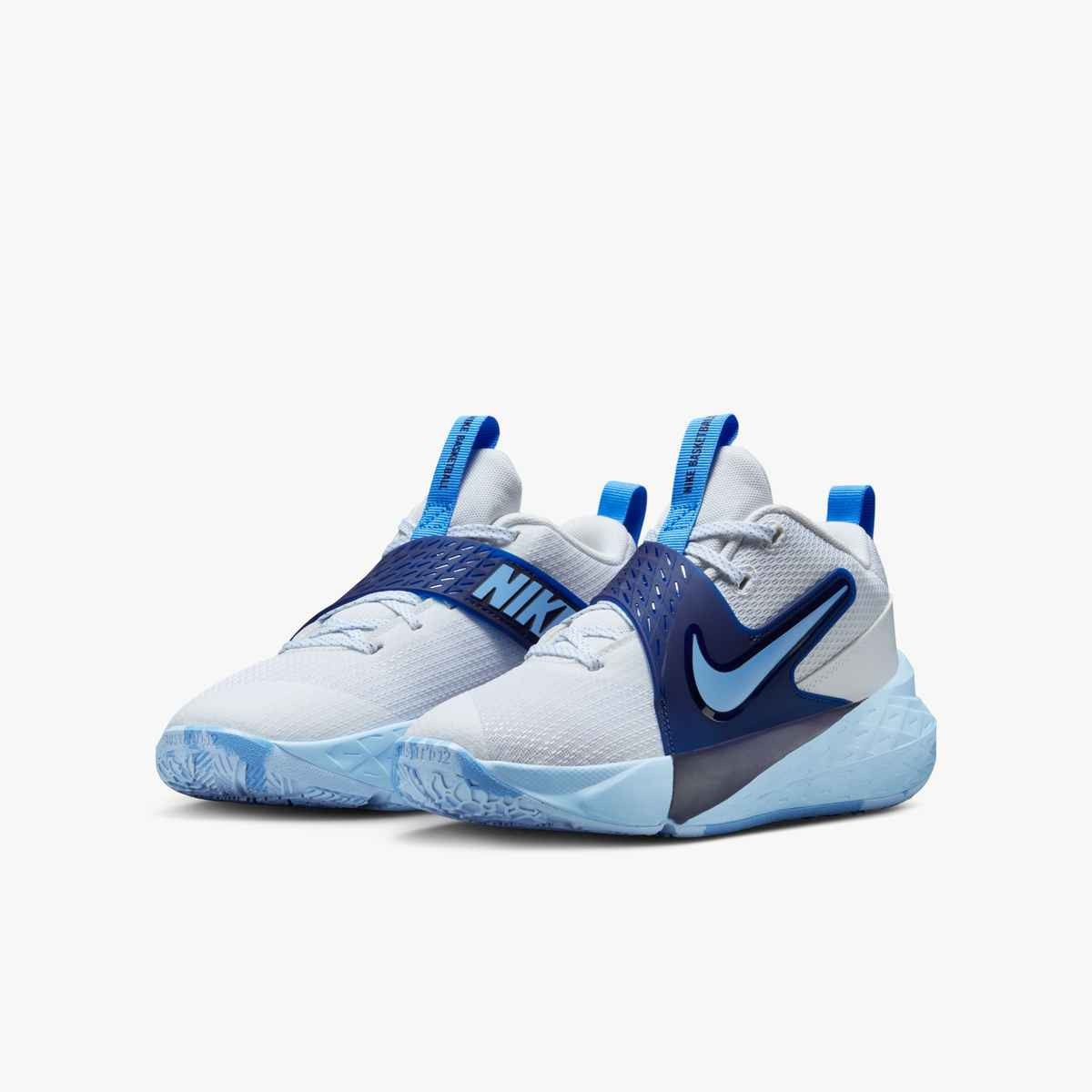 Nike Team Hustle D 11 Big Kids' Basketball Shoes