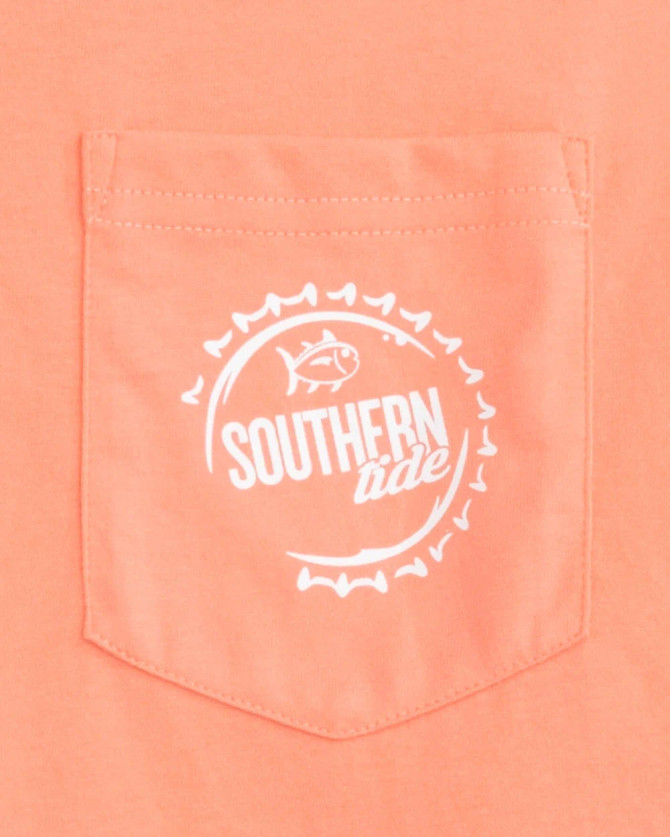 Southern Tide Caps Off Badge Tee - Desert Flower Coral