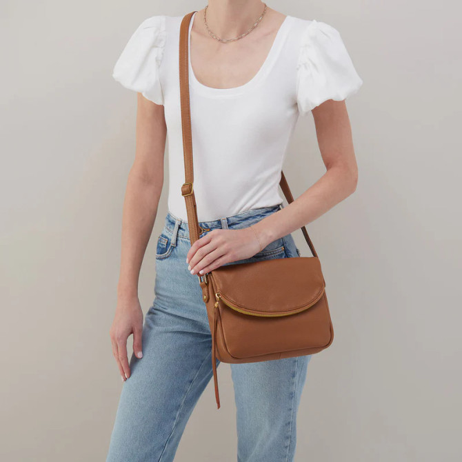 Hobo Fern Messenger Crossbody - Warm Honey