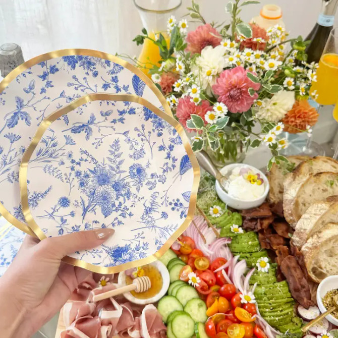 Sophistiplate Timeless Wavy Paper Salad Plate