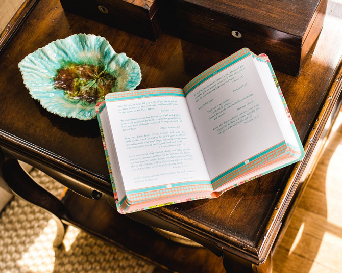 God's Words of Life for Women: Devotions and Bible Verses for Every Season