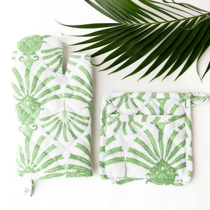 8 Oak Lane Deco Palm Oven Mitt Set 8 Oak Lane Deco Palm Oven Mitt Set
