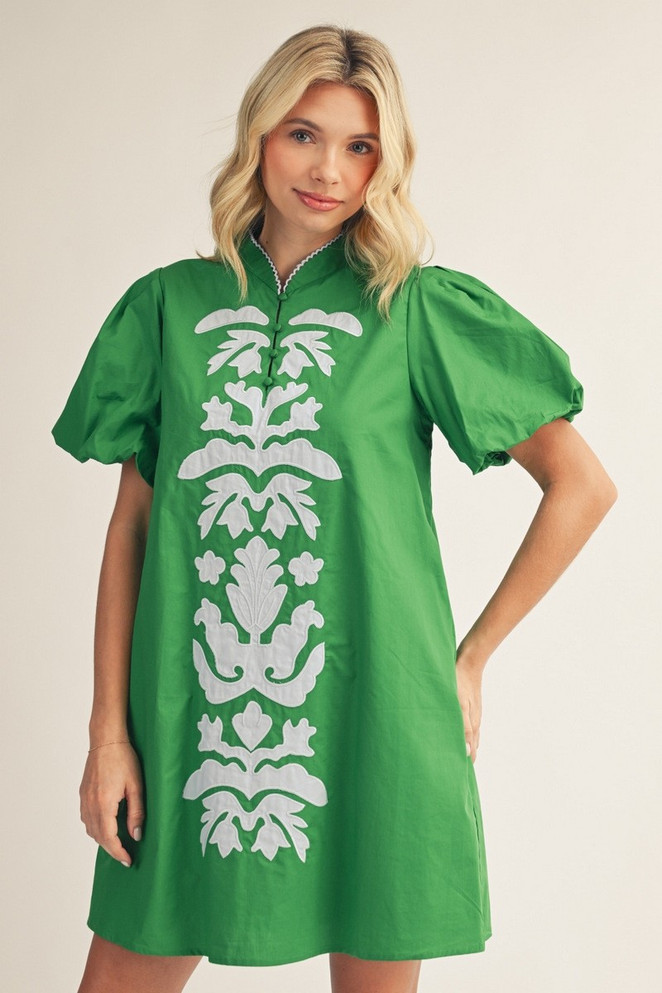 Jodifl Women's Baroque Floral Applique Shift Dress - Kelly Green