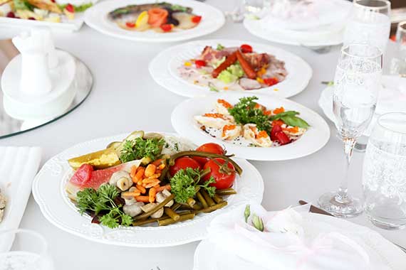 Dine out without sacrificing macros