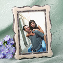 Distinctive Victorian Design Frame Favours