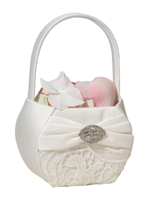 Vintage Lace Basket Cream