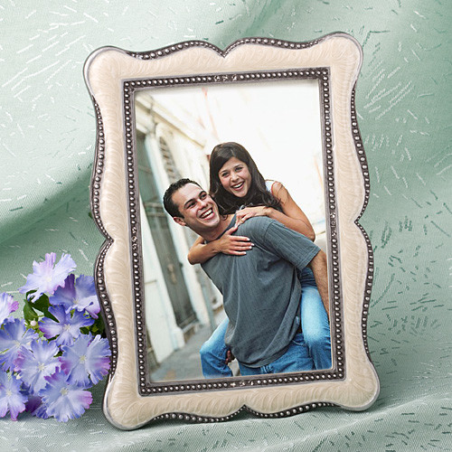 Distinctive Victorian Design Frame Favours