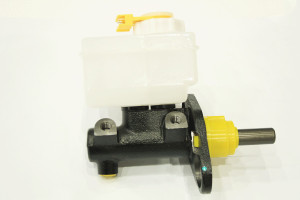 LR013018-BRAKE MASTER CYLINDER - NOT ABS LR013018-BRAKE MASTER CYLINDER - NOT ABS