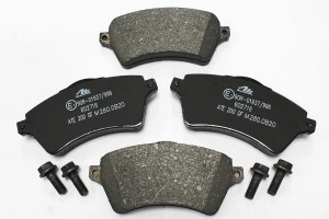 LR021899A-BRAKE PAD SET