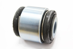 LR0905045B-WISHBONE BUSH