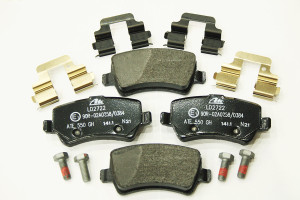 LR134695C-BRAKE PAD SET (CERAMIC)