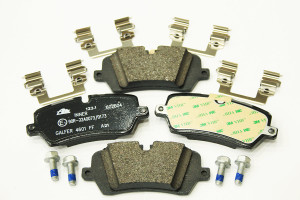 LR162047A-BRAKE PAD SET