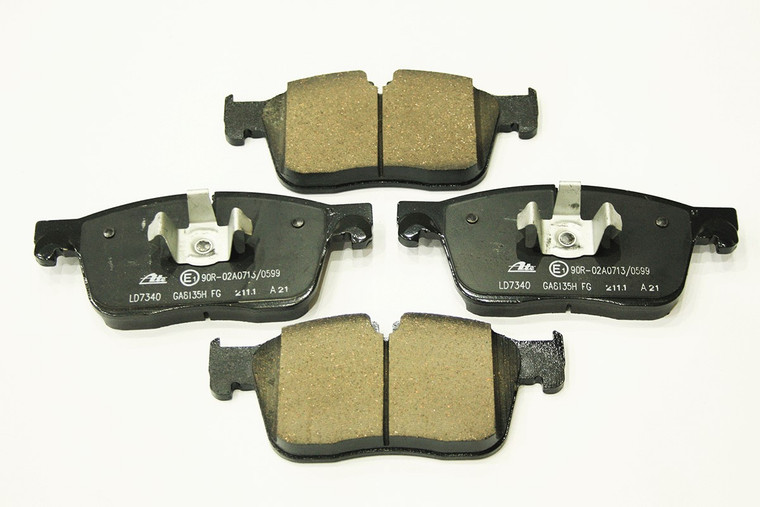 LR111385C-BRAKE PAD SET (CERAMIC)