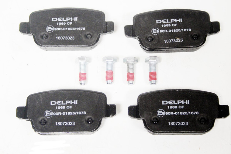 LR003657G-BRAKE PAD SET - REAR - DIESEL ENGINE