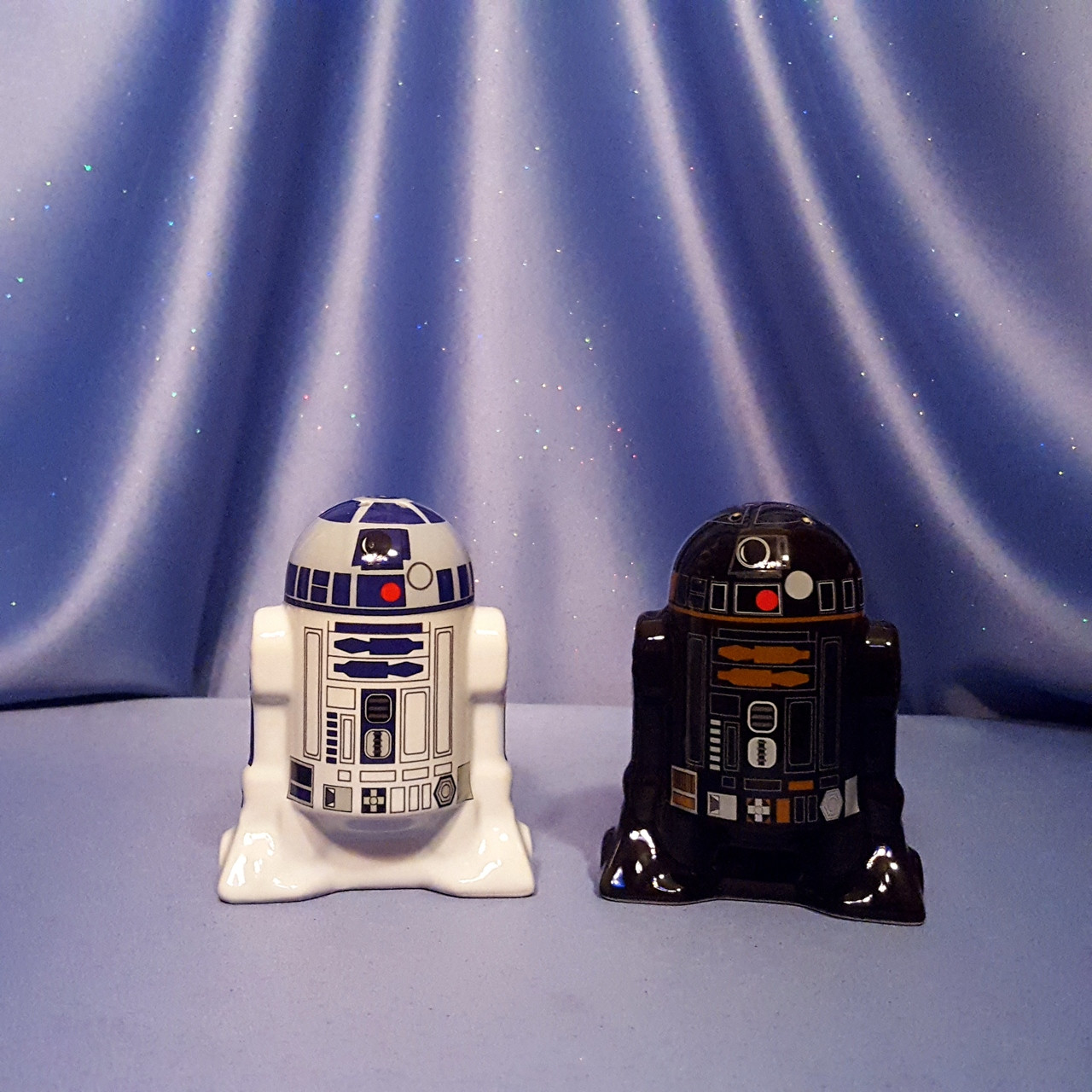 Disney Star Wars R2D2 & C3PO Ceramic Salt & Pepper Shakers New In Box