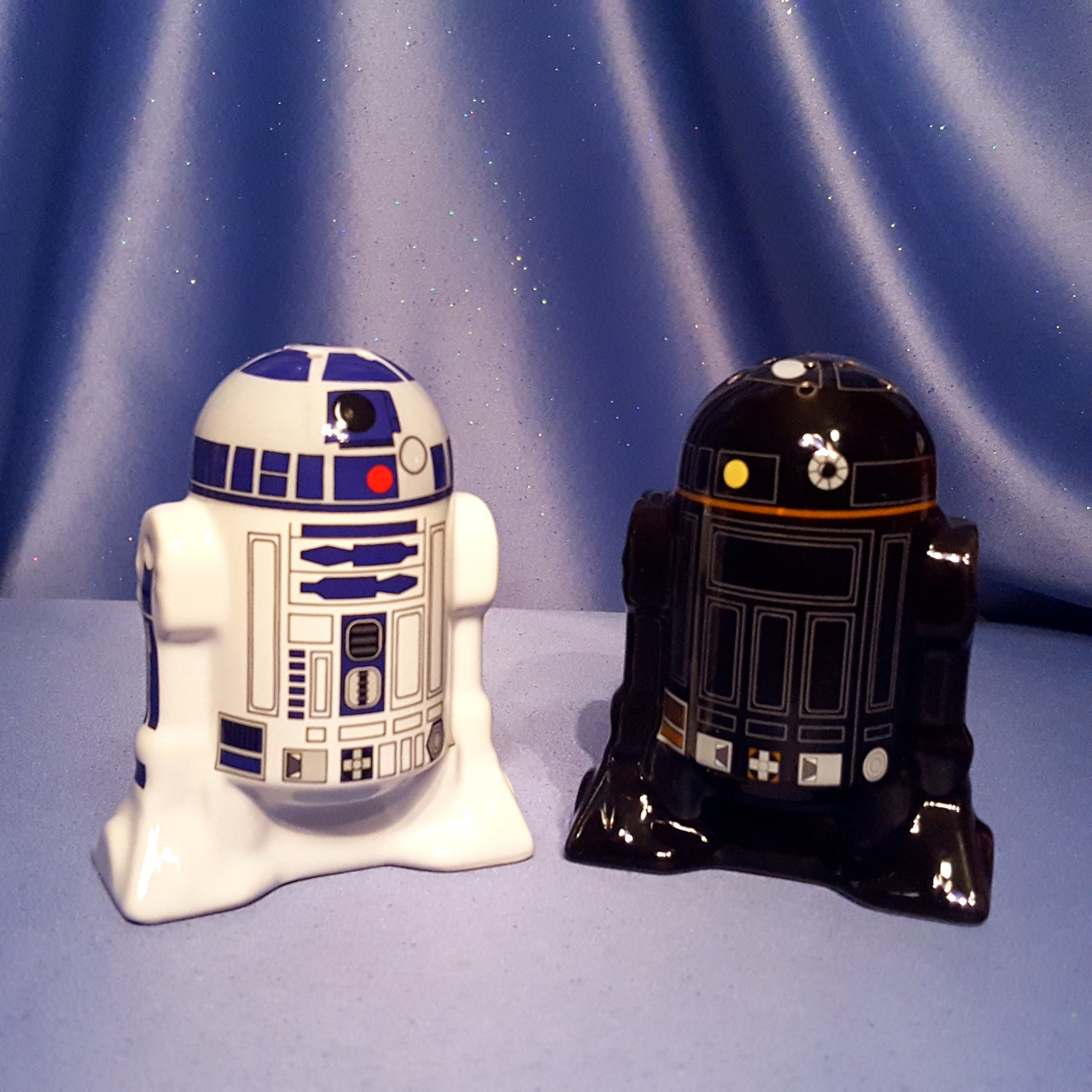 Star Wars R2-D2 & R2-Q5 Salt & Pepper Shaker Set by Underground Toys -  Disney. - Now and Then Galleria LLC