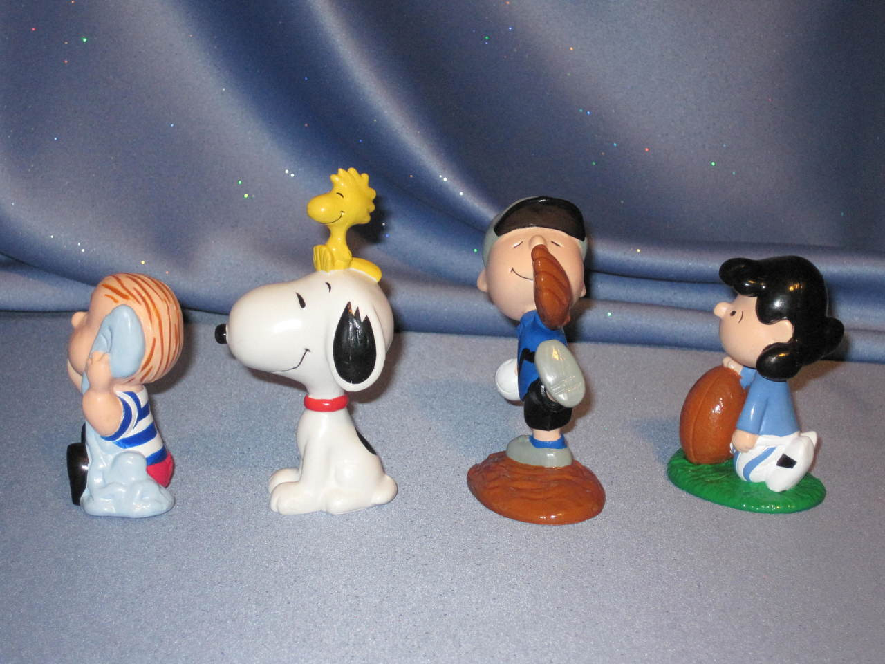 Peanuts Charlie Brown Miniature Figures Snoopy PVC Toys Lot Of 4