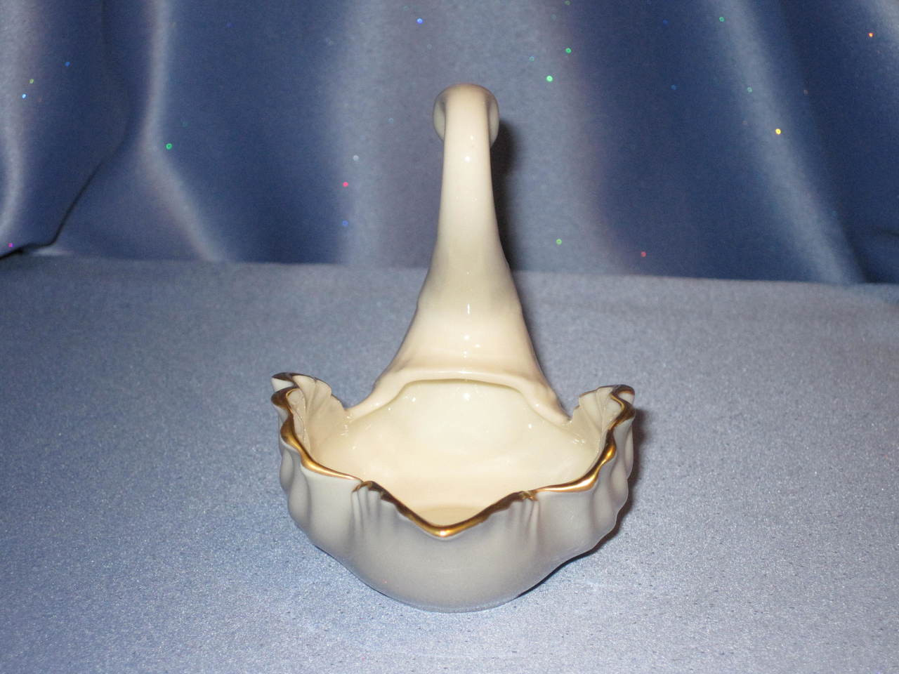 Swan with 24K Gold Trim by Lenox. Now and Then Galleria LLC