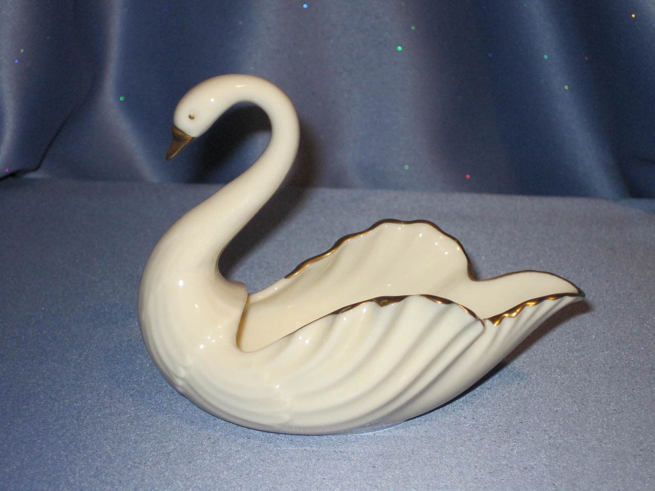 Swan with 24K Gold Trim by Lenox. Now and Then Galleria LLC