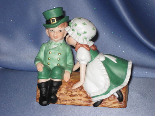 The Irish Kiss "When Irish Eyes Are Smiling" Musical Box by Lefton W/Comp Box.