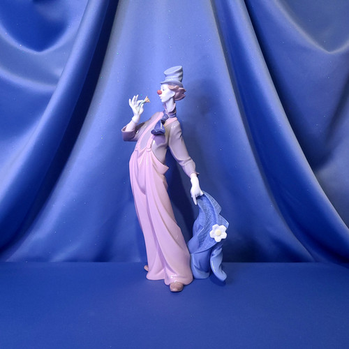 1998 Vanguard Exclusive "A Mile of Style" Figurine #6507 by Lladró.