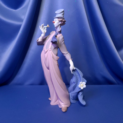 1998 Vanguard Exclusive "A Mile of Style" Figurine #6507 by Lladró.