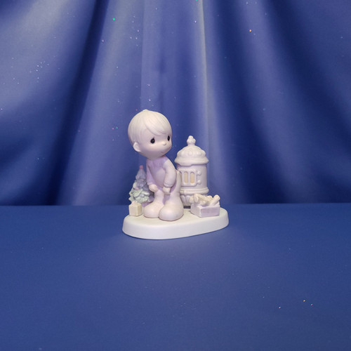 Jonathan & David Precious Moments "May Your Christmas Be Warm" Figurine by Enesco. Jonathan & David Precious Moments "May Your Christmas Be Warm" Figurine by Enesco.