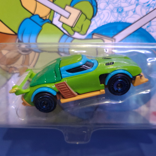 Hot Wheels Character Cars Nickelodeon's TMNT "Leonardo" by Mattel.*