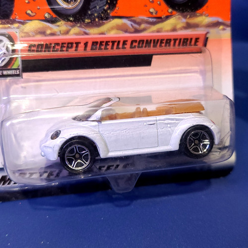 Matchbox Volkswagen (Concept 1) Beetle Convertible Car (White) by Mattel.