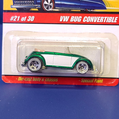 Hot Wheels Classics Volkswagen Bug Convertible (Green) by Mattel.