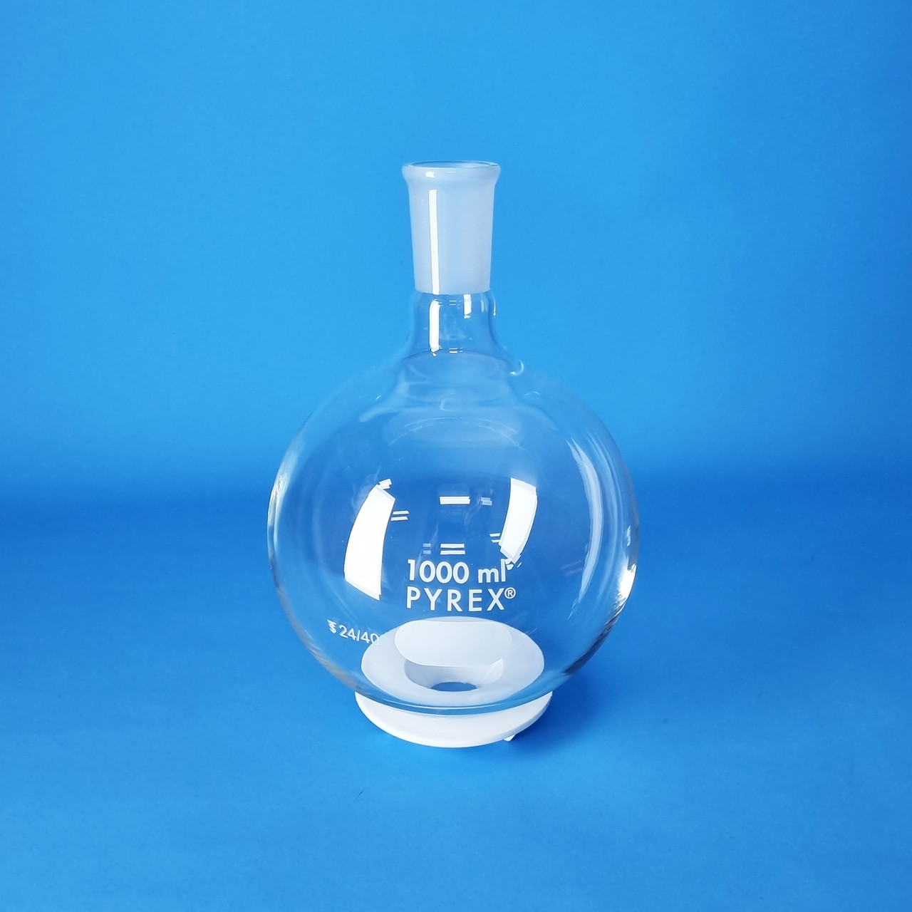 PYREX® Glass Round Bottom Flasks, 1000ml, B24 Neck - Buy Online at ...