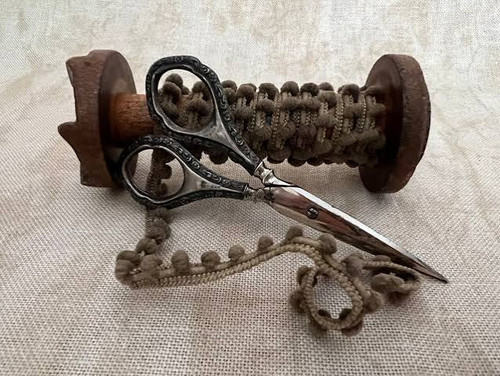 Mermaid's Firewood Mini Pom Pom / D-197.