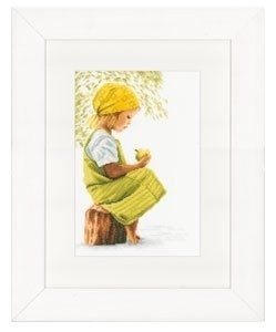 Girl With Apple / PN21213
