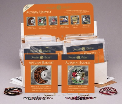 Kit Display -Autumn Harvest Ornament Kits 2021 / MH182120