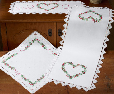 Hardanger Berries - 
 Table Topper (lower left) / 271606 WI