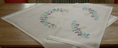Flowers Table Topper (Left) / 271741 WI