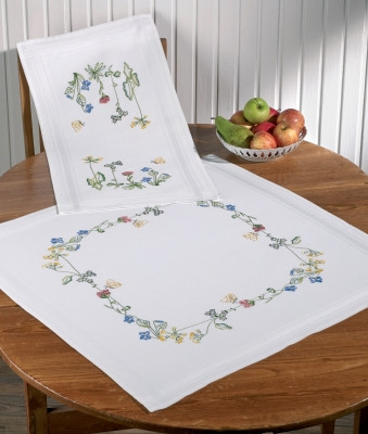 Almondflowers - Table Topper (bottom) / 277866 WI