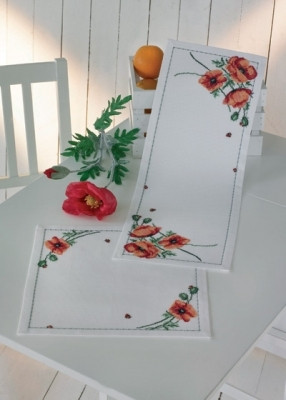Poppy 
 Table Runner (top) / 633872 WI