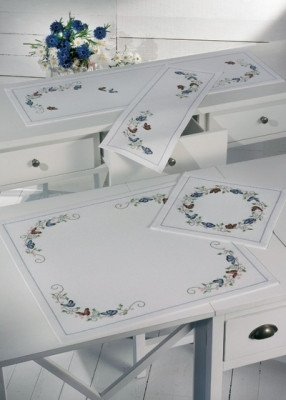 Butterflies 
 Table Runner (top back) / 633873 WI