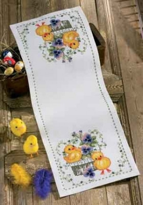 Chickens in Basket Tablerunner / 639110 WI