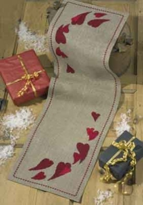 Christmas Hearts Tablerunner / 681296 WI