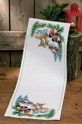 Deer in Snow Table Runner / 686291 WI
