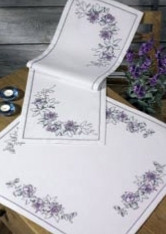 Passiflora 
 Table Runner 
 (top) / 753818 WI