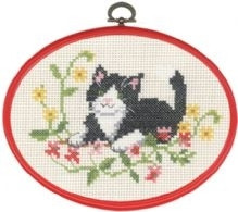 Black Cat in Flowers / 925825 WI