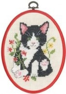 Black Cat in Flowers / 925827 WI