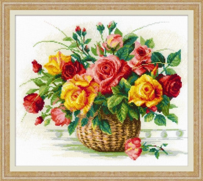 Basket with Roses / RL1722
