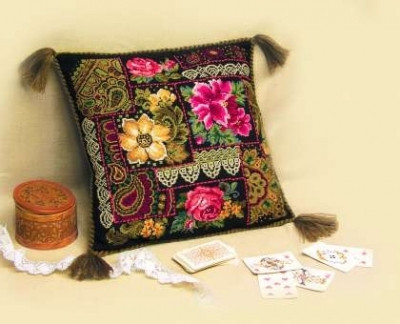 Flowers Arrangement Cushion / RL761